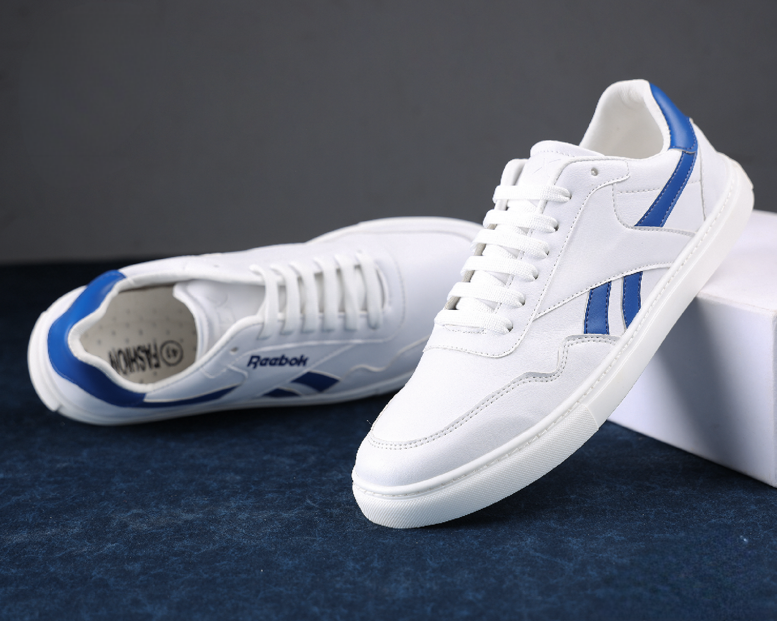 REEBOK Sneakers