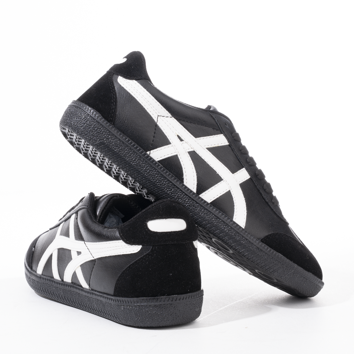 Asics Sneakers