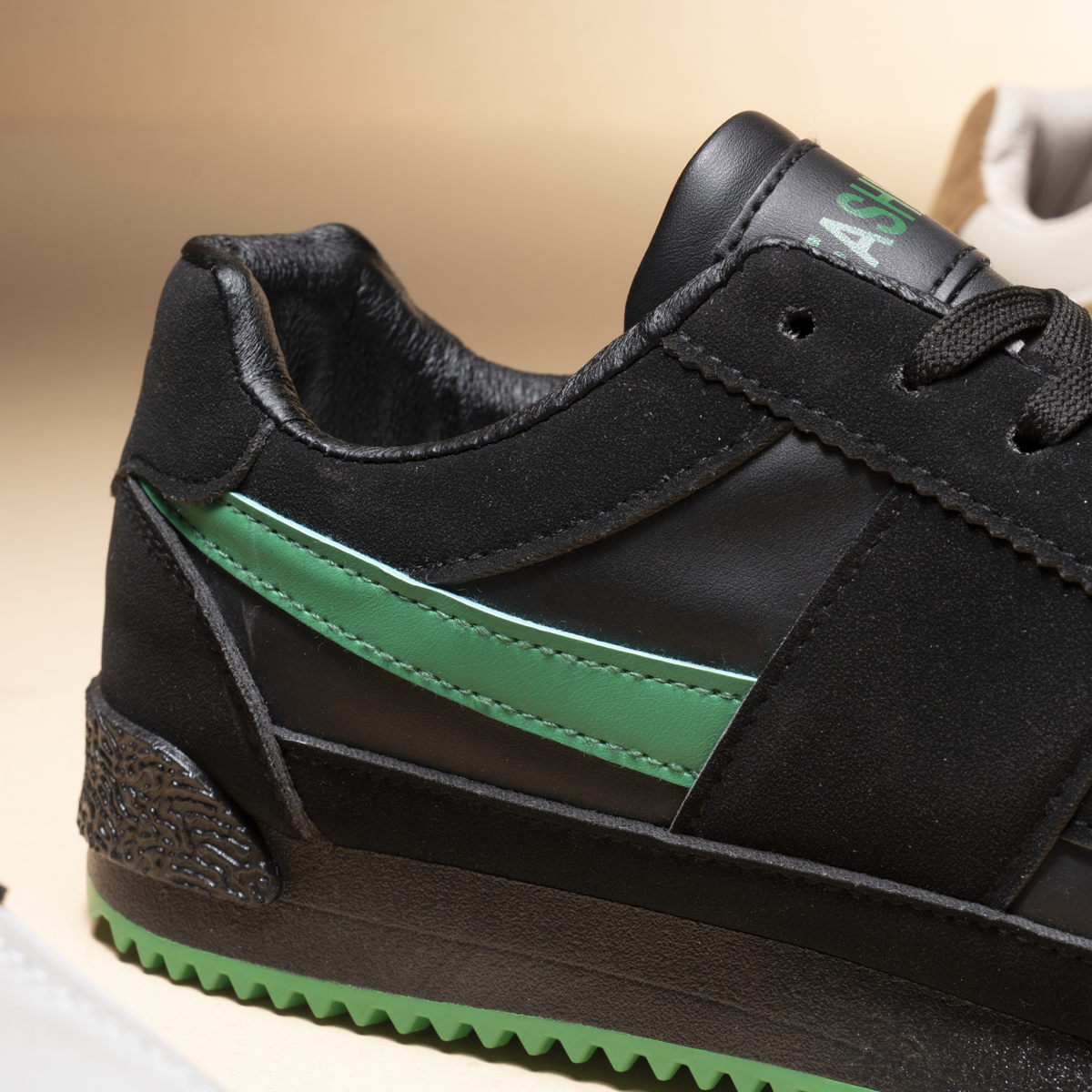 X7 Sneaker
