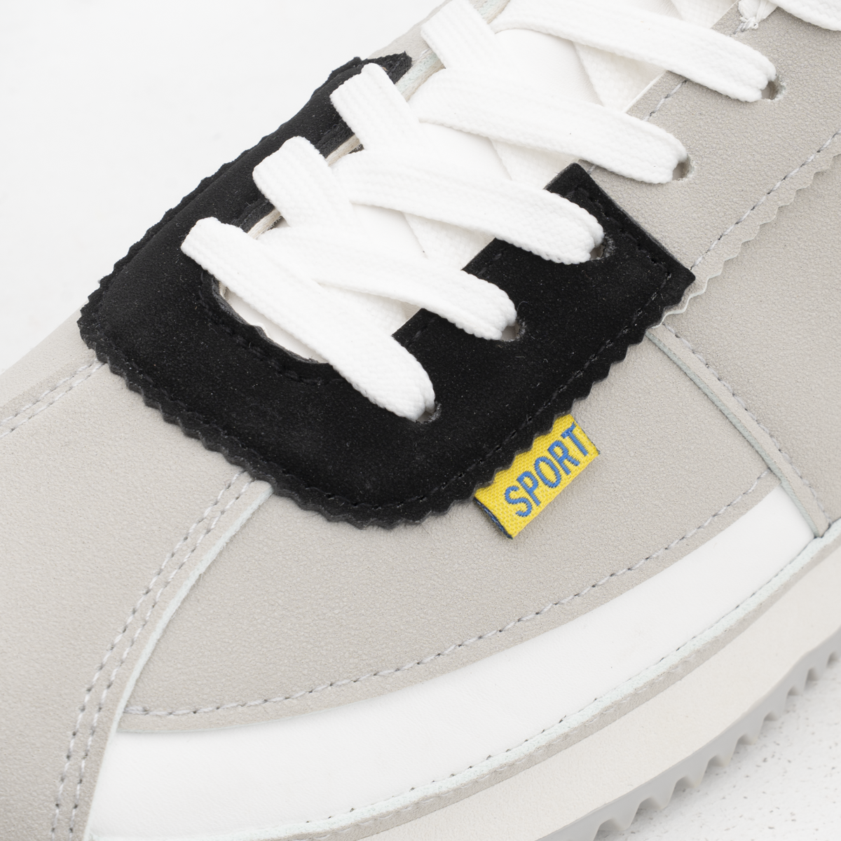 X7 Sneaker