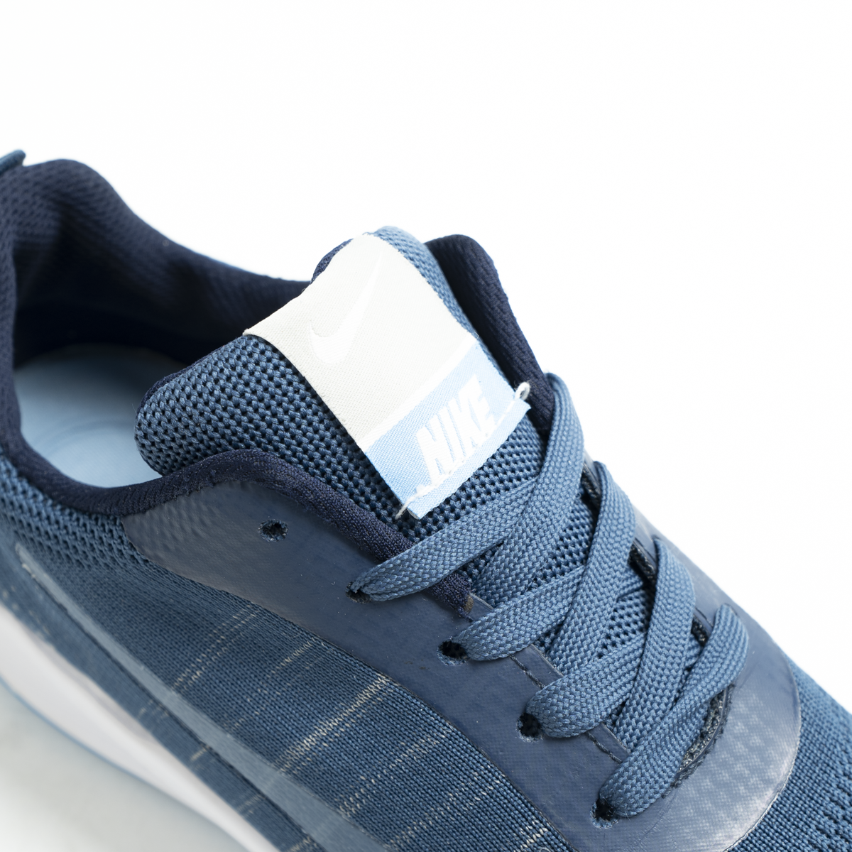 NK  Running Sneaker